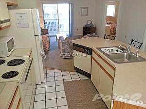 TiffanieByTheSea231B_Kitchen_01