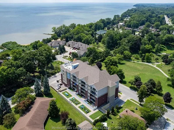 6 Park St #107, Kingsville, ON N9Y 0E7