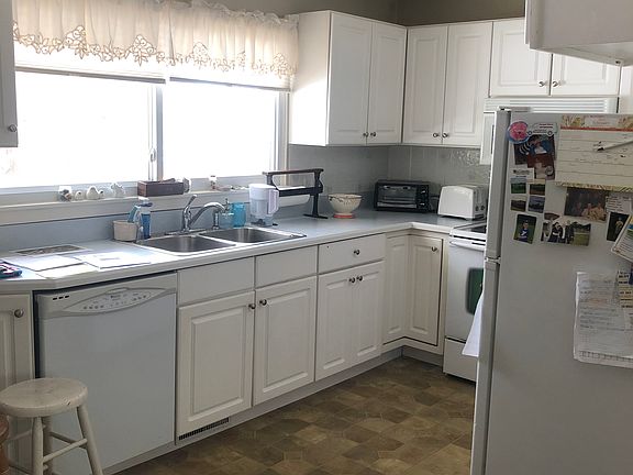 2nd image of 595 Hickory St