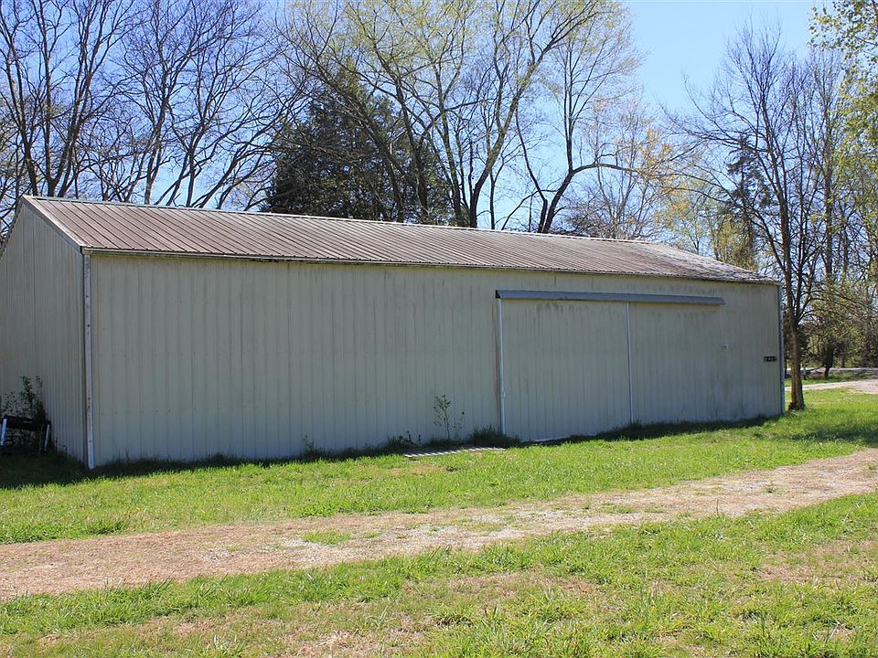 2nd image of 820 Edwards Rd