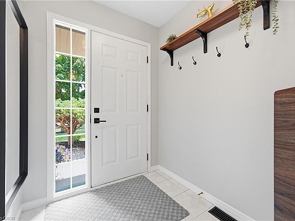 3rd image of 27 Bronte Ct