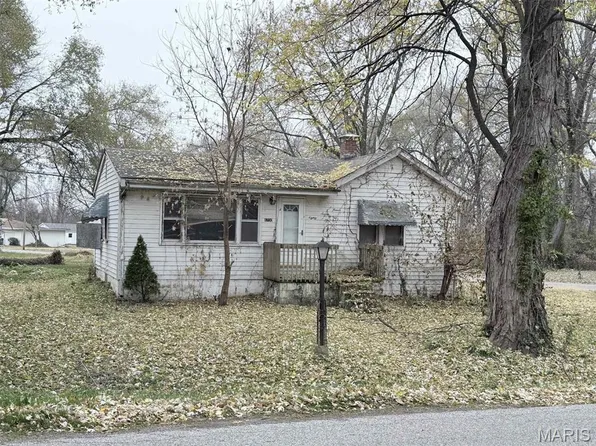 8700 Old Bunkum Rd, Caseyville, IL 62232