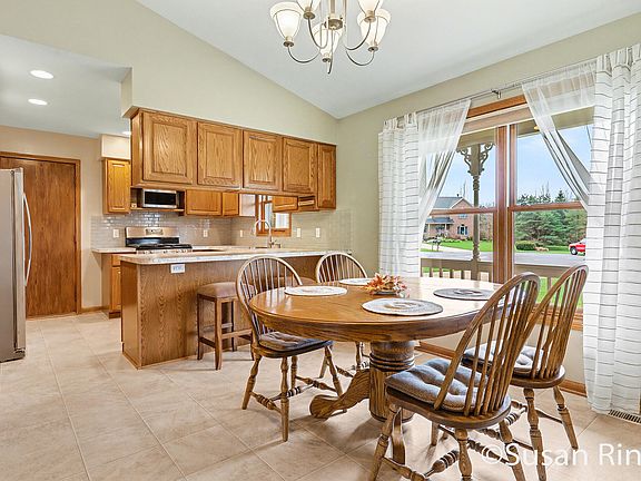 4th image of 8591 Fowler Ct NE