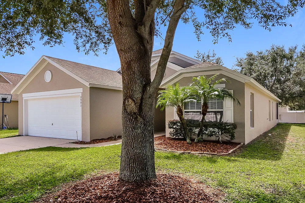 3 bed, 2.0 bath, 1810 sqft, $2,210 — Photo 3