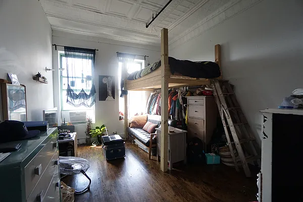 Rented by Rennit Inc. | media 24