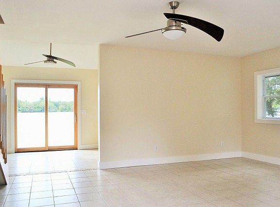 5th image of 297 Lakeshore Dr