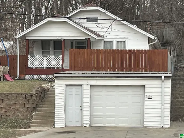 1606 Military Rd, Sioux City, IA 51103