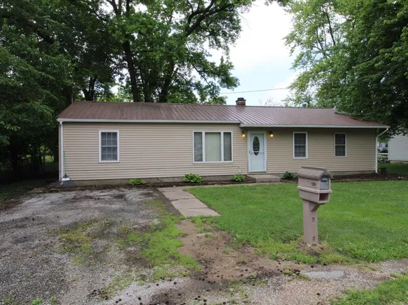 1201 W Bennett St, Salem, IL 62881