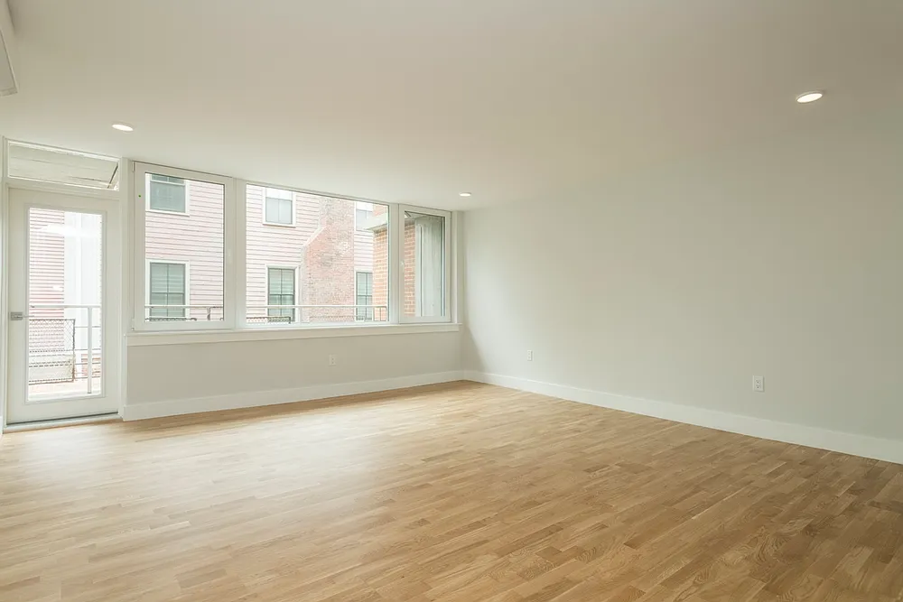 334 Harvard St — Photo 3