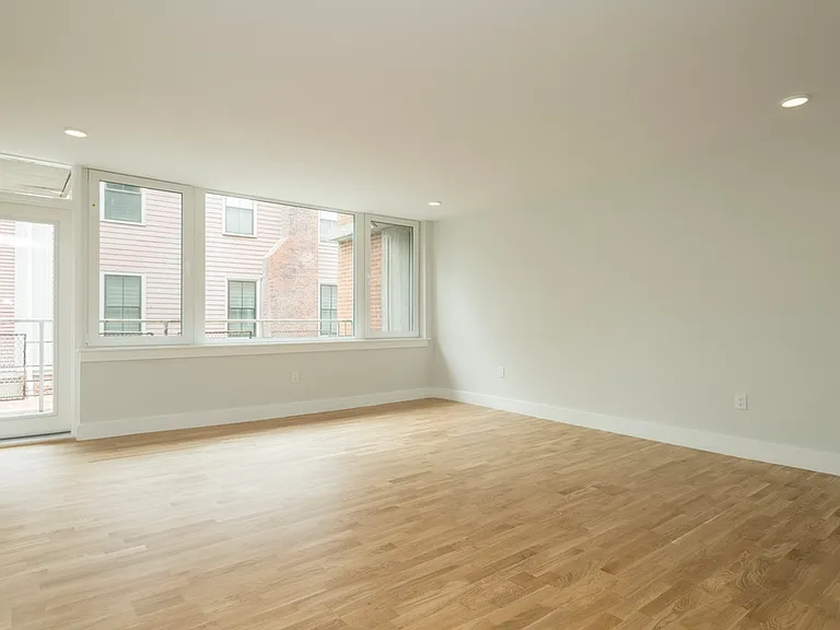 334 Harvard St — Photo 3