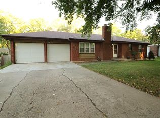 6637 Ballentine Dr, Shawnee, KS 66203