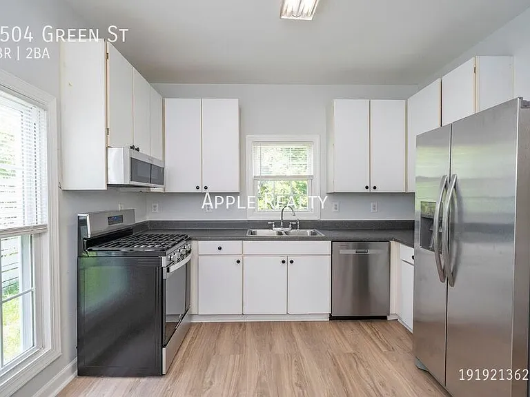 2504 Green St — Photo 13