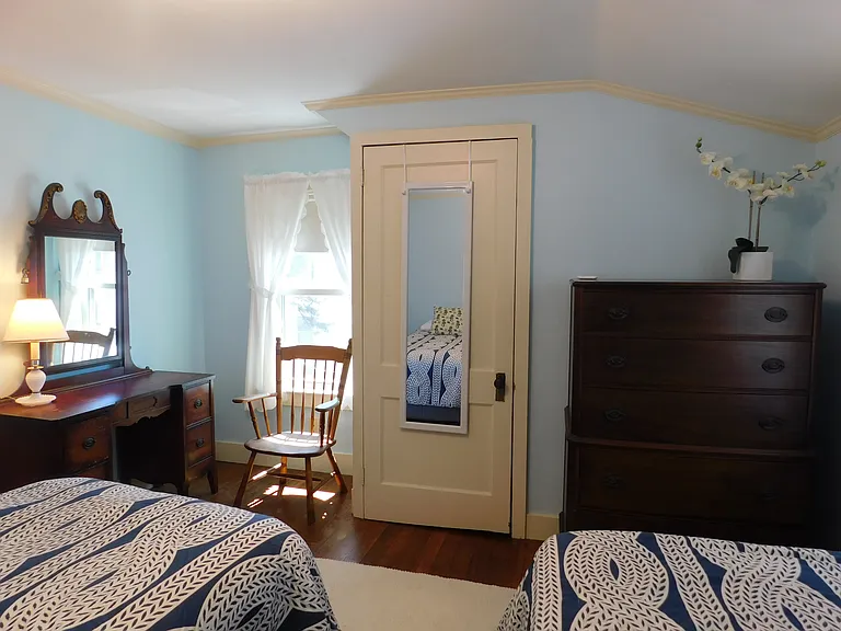 70 E Grand Ave — Photo 29