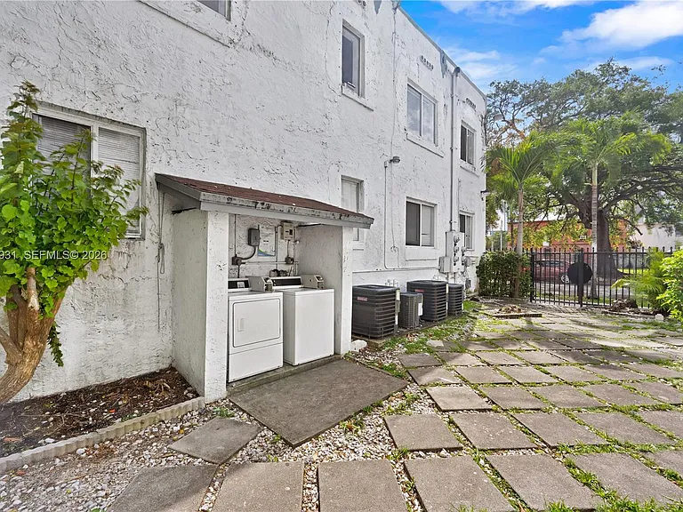 109 NW 6th Ave #8 — Photo 24