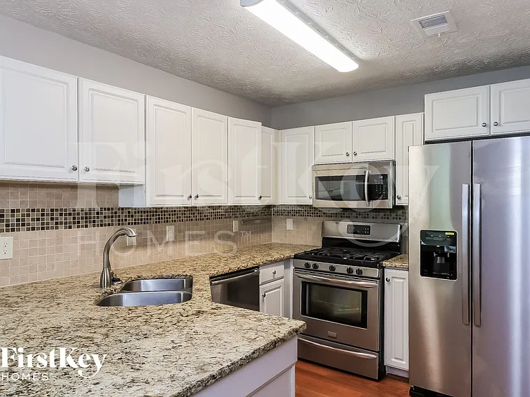 680 Crossbridge Aly — Photo 8