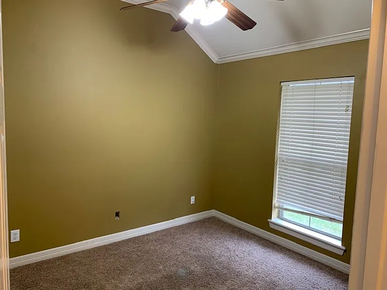 1201 Quincy Dr — Photo 6