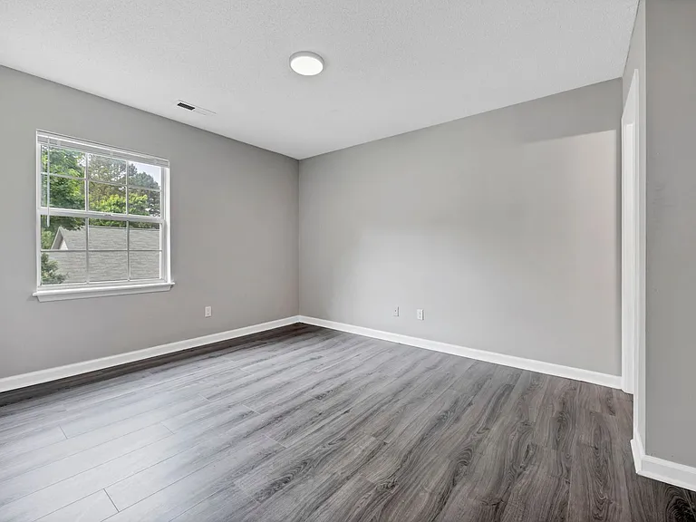 Rose Hill Garden Apartments — Photo 5
