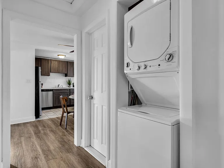 Maple Court Apartments — Photo 46
