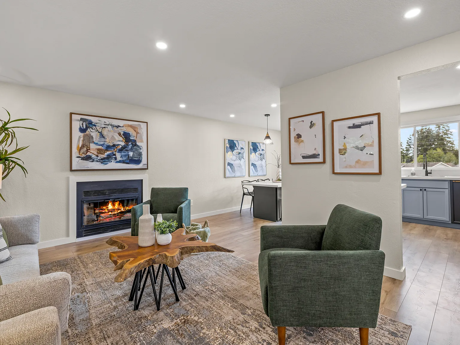 4 bed, 1656 sqft, $3,700 — Photo 2