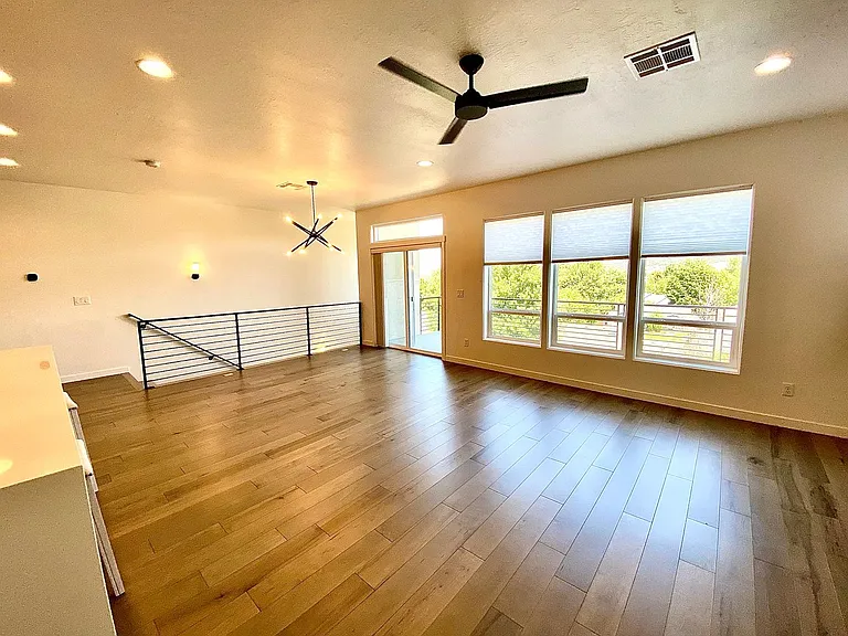 1258 E Echelon Ridge Ln — Photo 7