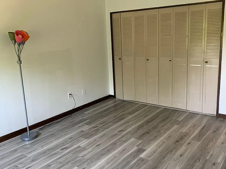 11 Greenbriar Dr — Photo 8