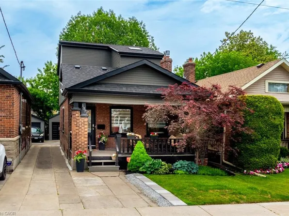137 Springdale Blvd, Toronto, ON M4J 1W8