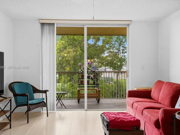 6870 Royal Palm Blvd #209M, Margate, FL 33063