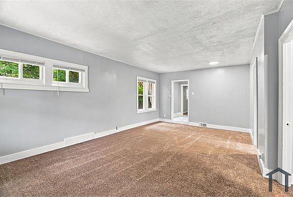 19391 Greeley St, photo 6