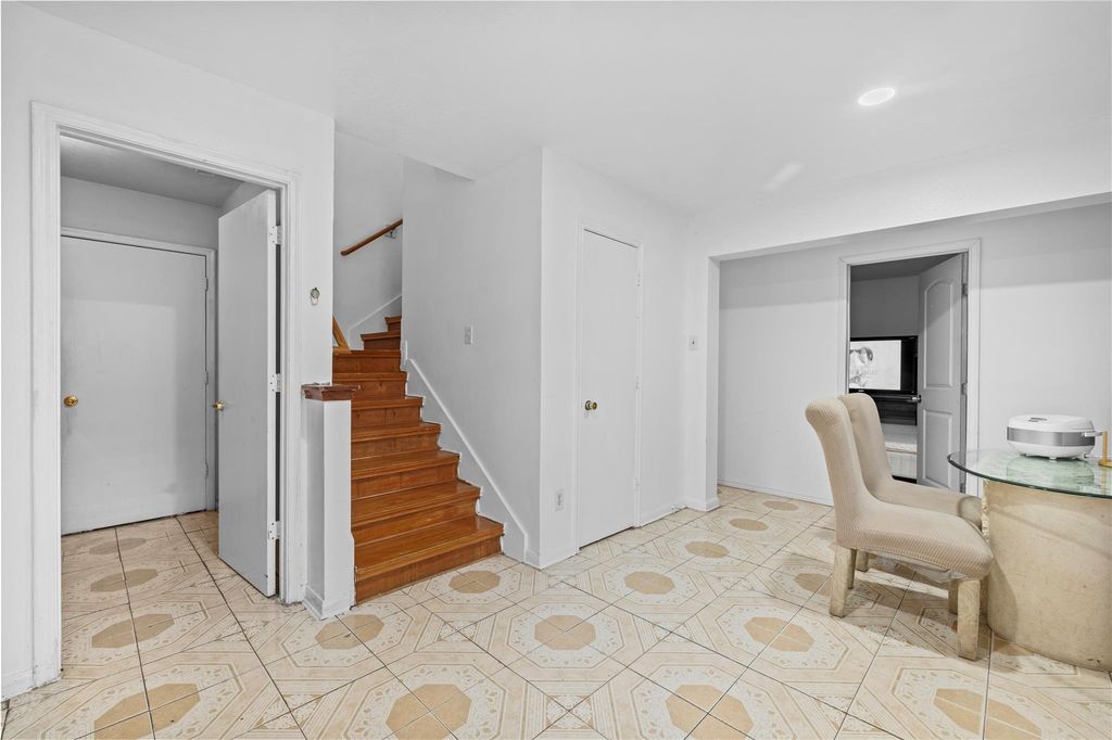 8302 Beech Park Dr, Houston, TX - More