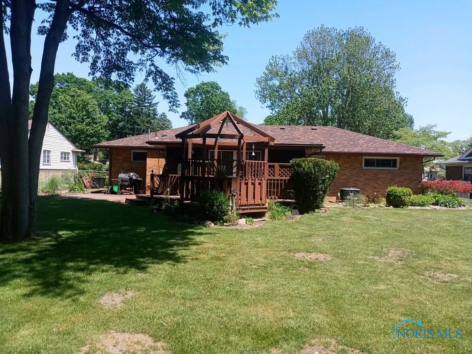 2nd image of 4831 Clover Ln