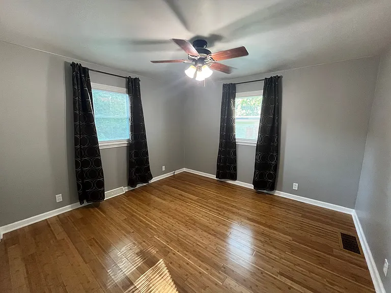 220 S Chestnut St — Photo 12