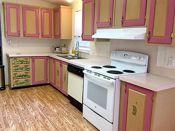 2nd image of 822 Sun Glow St #822