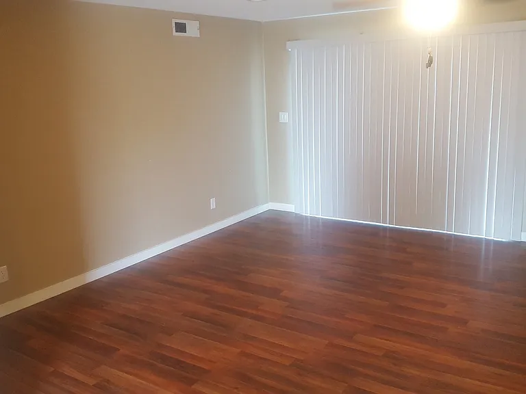 1291 Creswell Dr — Photo 2