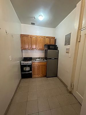 5th image of 336 E 55th St APT 4A