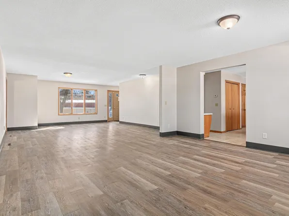 849 Dodd Rd, West Saint Paul, MN 55118