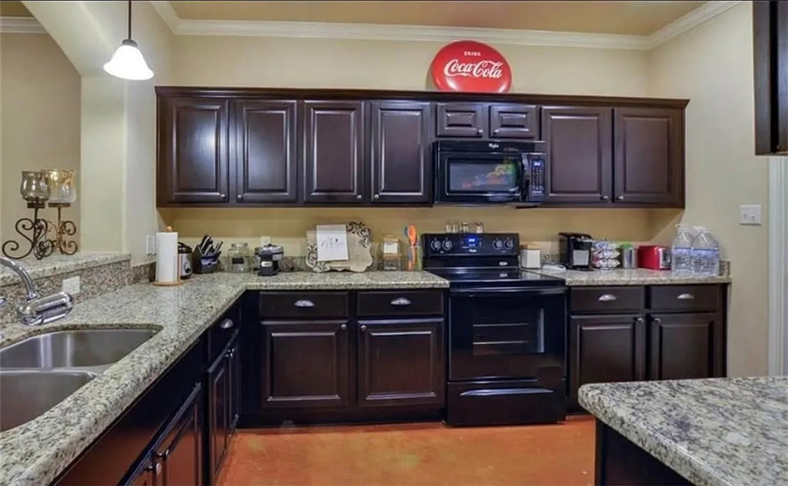 3 bed, 1261 sqft, $2,100 — Photo 4