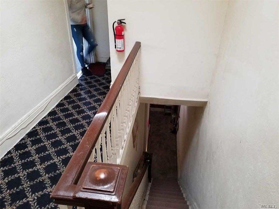 2nd image of 180 Jericho Tpke Unit 2F