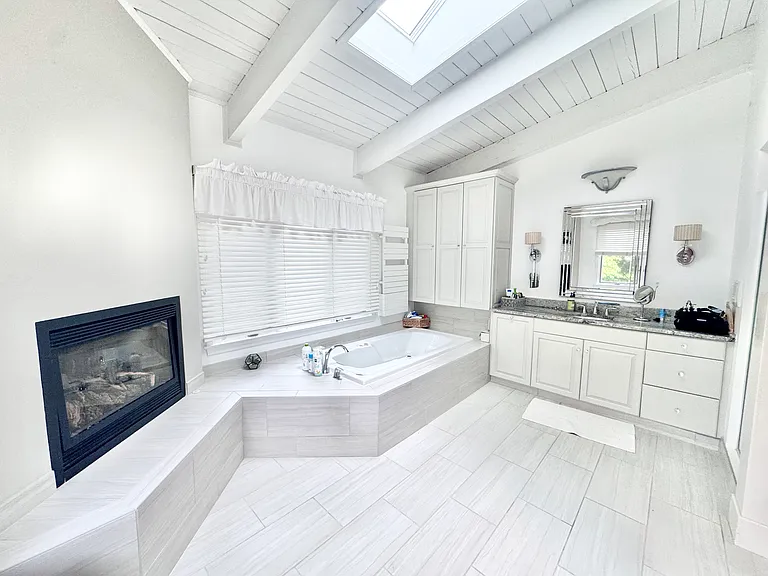 1430 Carrington Ln — Photo 25