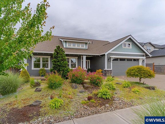 2nd image of 535 SE Shetterly Dr