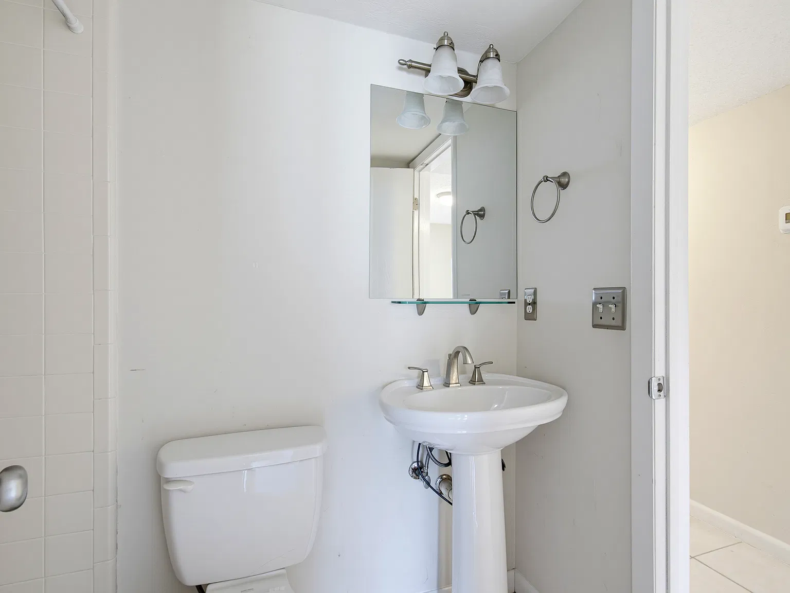 23 Oakwood Park - 1 — Photo 2
