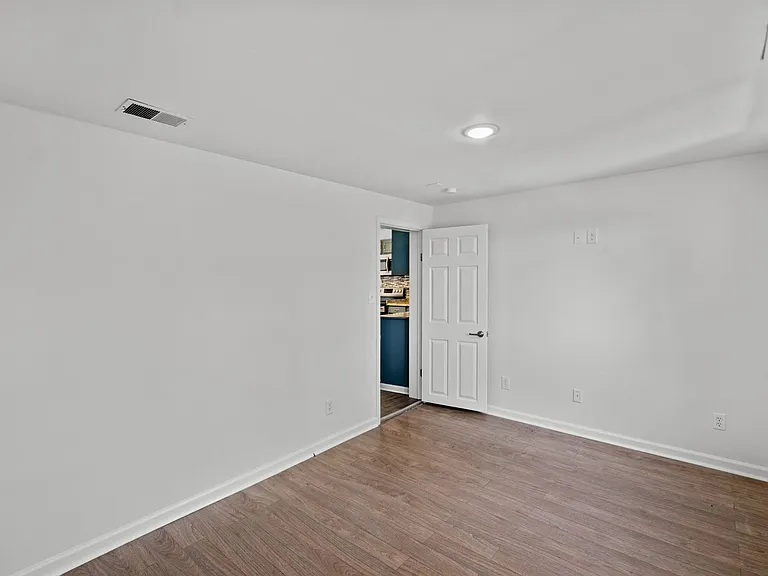 1886 Beechford Ave — Photo 21
