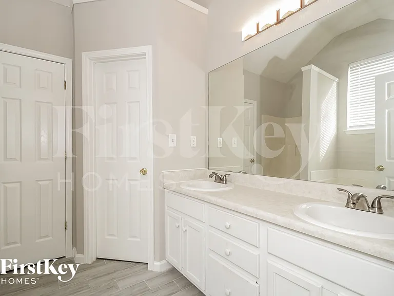 102 Chartres St — Photo 10