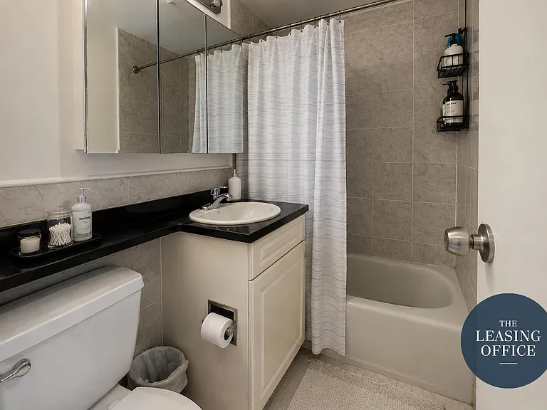 229 E 67th St #2D — Photo 4