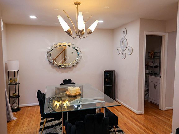 3rd image of 4865 Red Hill Way