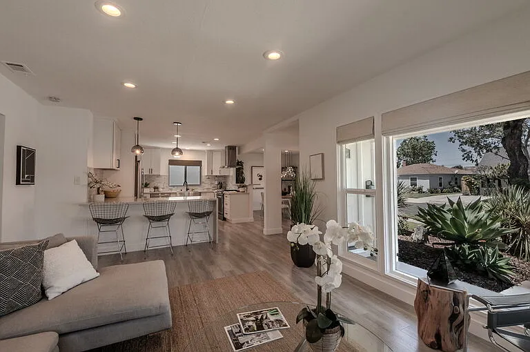 3914 Somerset Dr — Photo 8