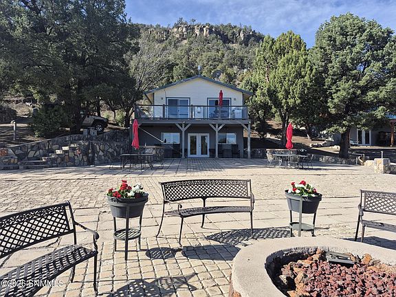 3rd image of 104 Georgetown Rd