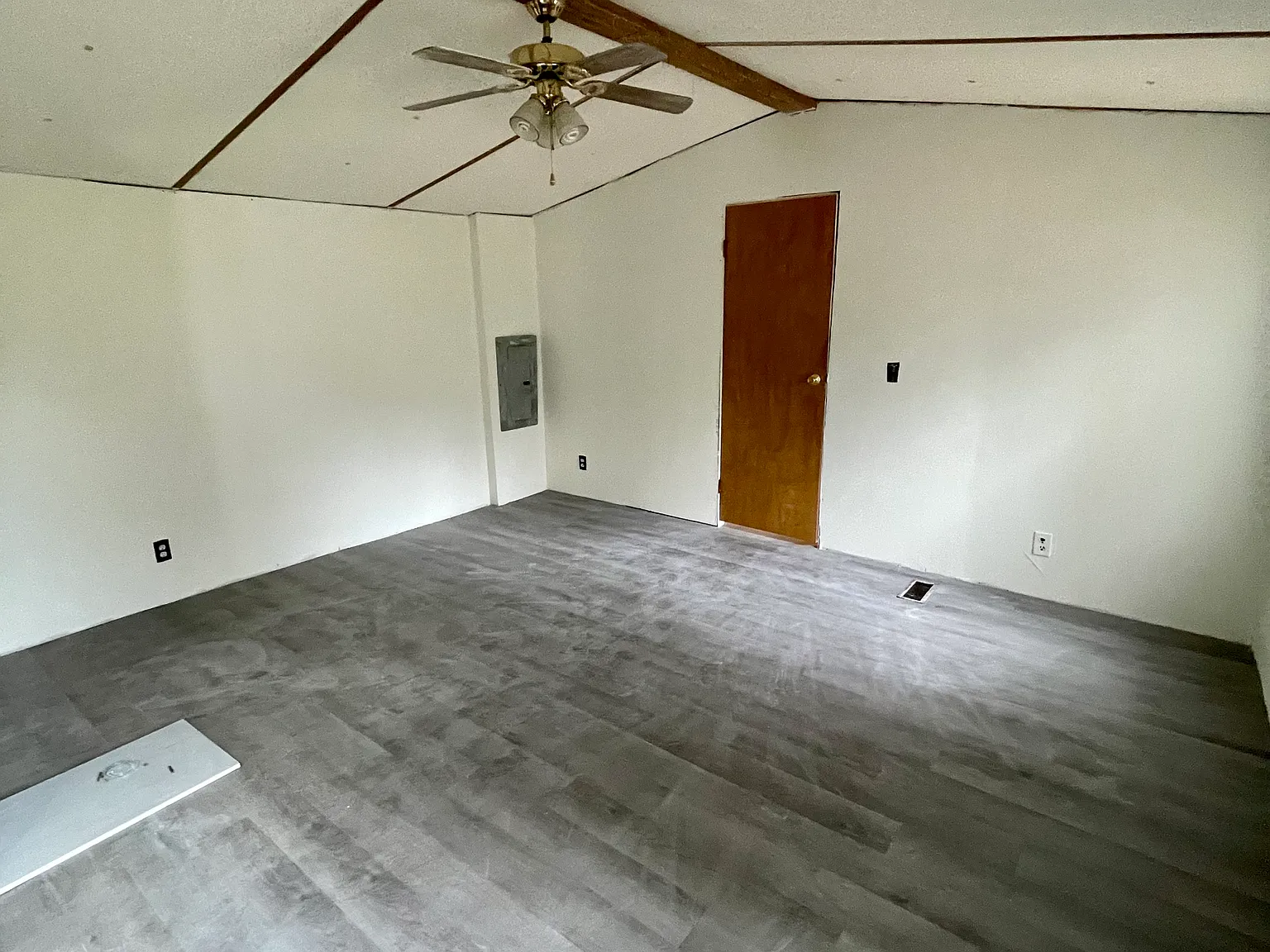 2 bed, $1,100 — Photo 2