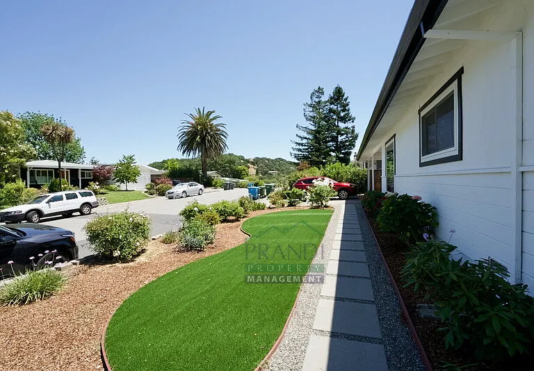 2061 Carolyn Way — Photo 27