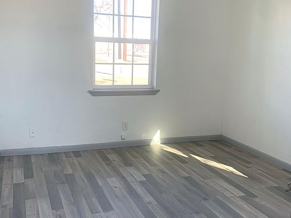 4th image of 226 E Lake St #226