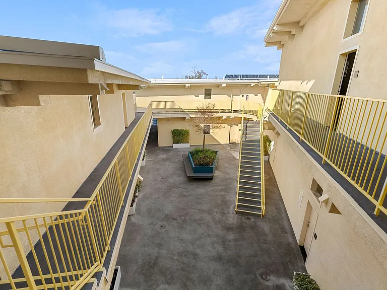 Arroyo LA Designer Studio Community Living — Photo 16